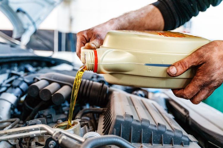 Change your Oil to Ensure your Engine is Running SmoothlyChange your Oil to Ensure your Engine is Running Smoothly-tips for preparing your car for long trip