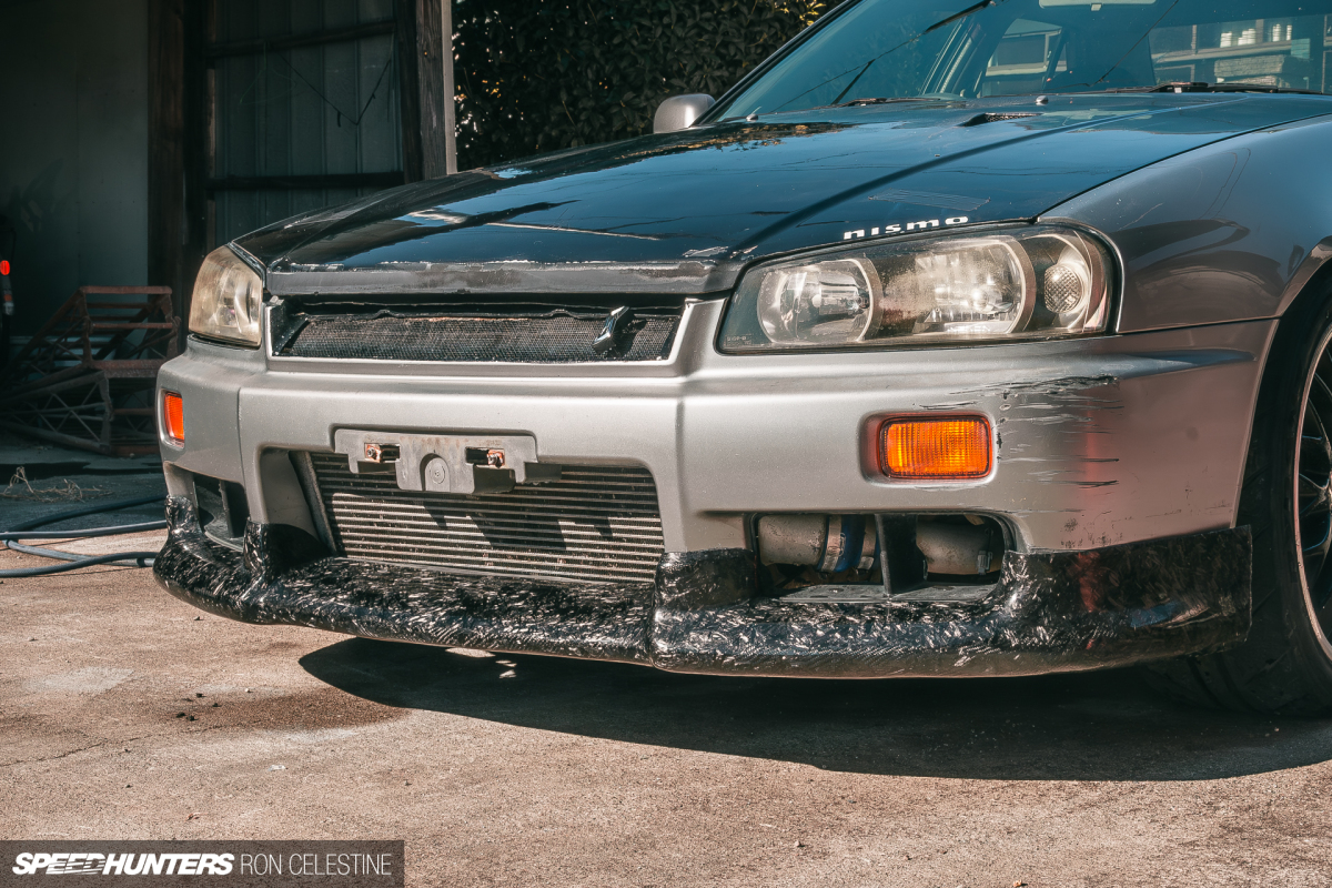 Speedhunters_Ron_Celestine_ProjectRough_R34Skyline_GTT_CarbonFiberLip_NandemoDesign-64