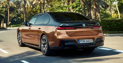 BMW 2024 BMW i7 Sedan M70