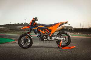 2026 ktm 690 SMC R
