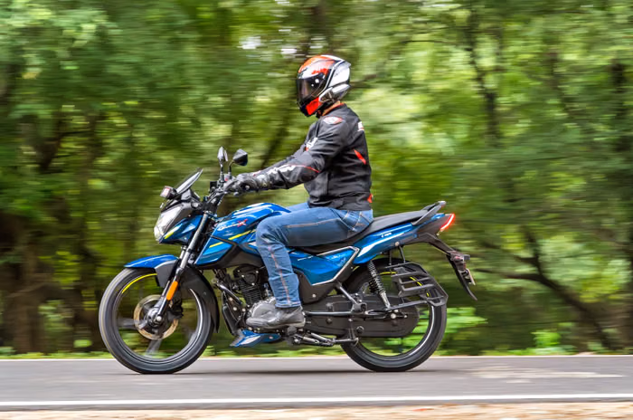 Hero Glamour X left side profile riding shot