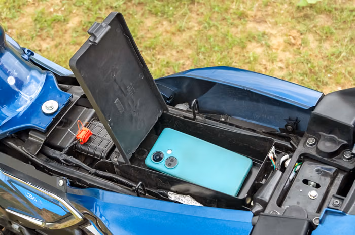 Hero Glamour X underseat storage area