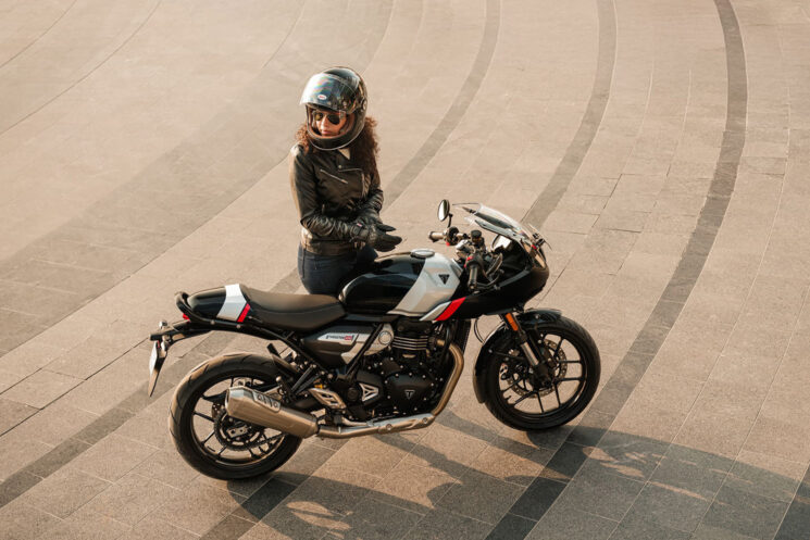 2026 Triumph Thruxton 400