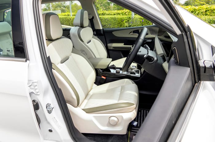 Mahindra XEV 9S front seats